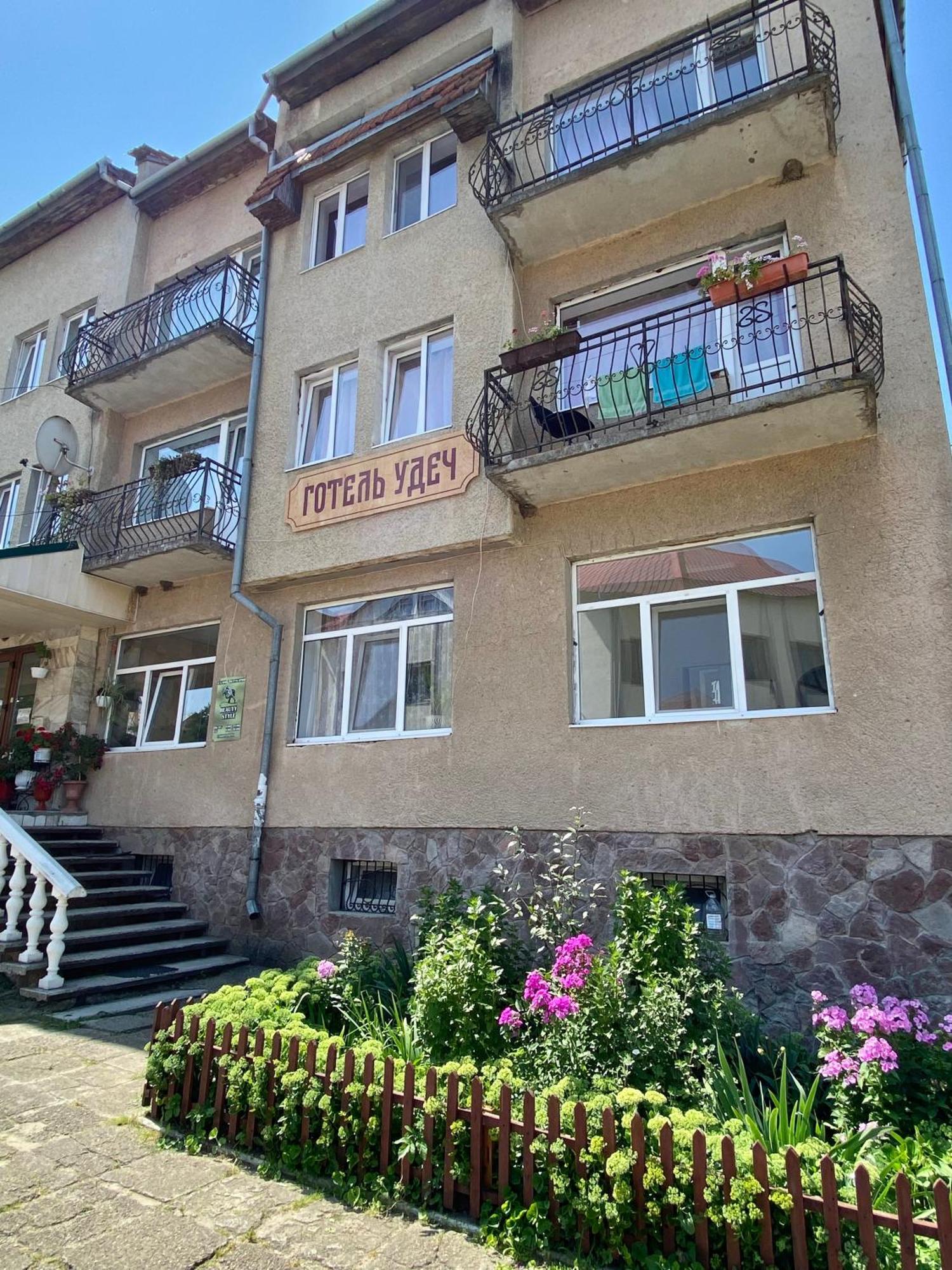 Udech Hotel Zhidachov Exterior photo